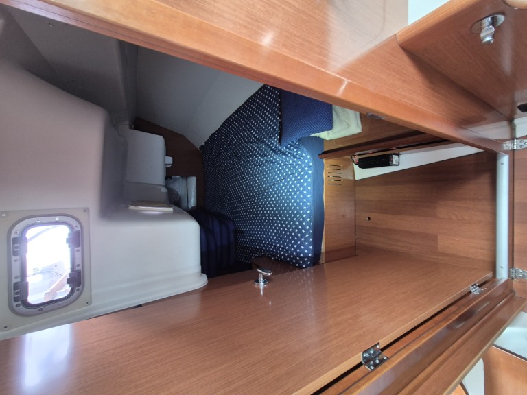Sailboat for rent Hjellestad at the best price