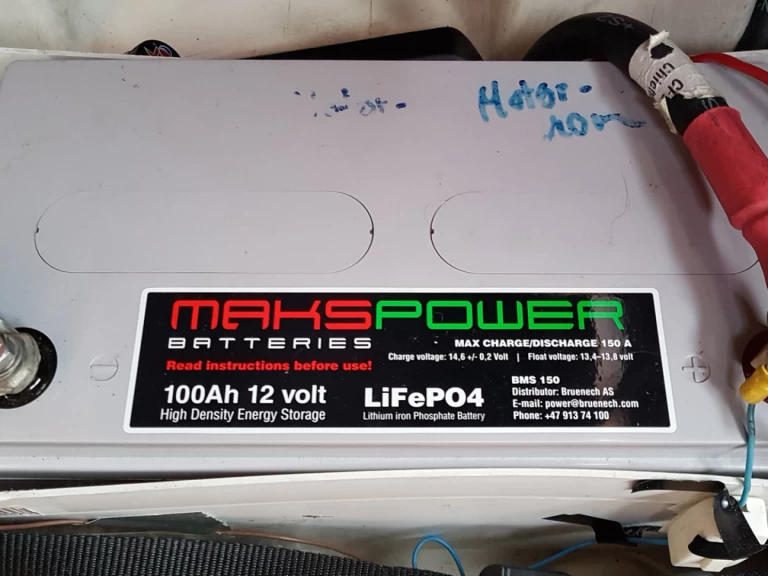 Bénéteau Oceanis 37 in Hjellestad on SamBoat