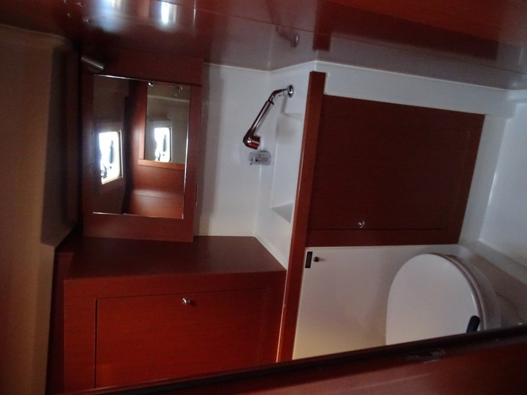 Sailboat for rent Lefkáda at the best price