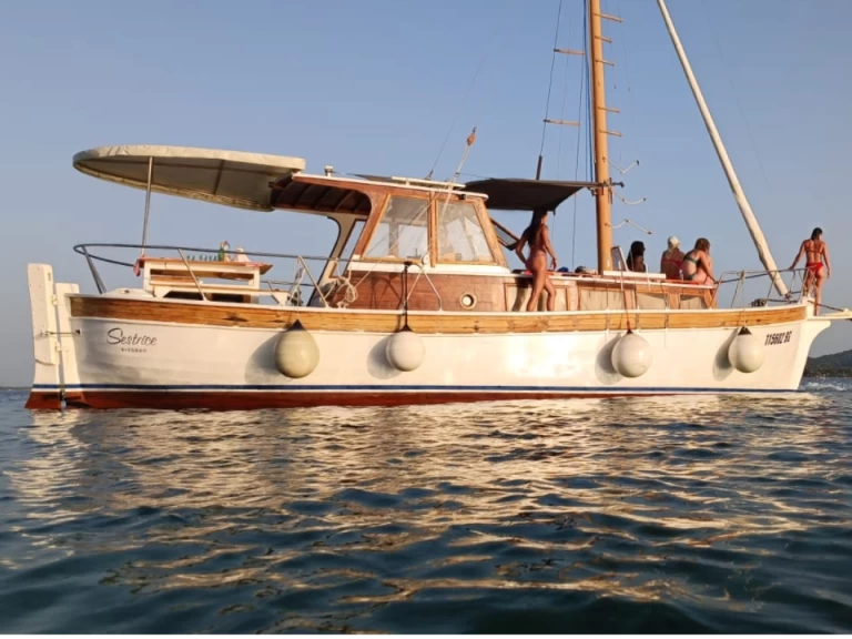 Rent a Custom Made Leut Biograd na Moru