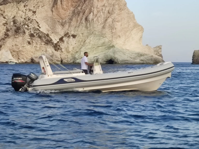 Marco 26 in Oía on SamBoat