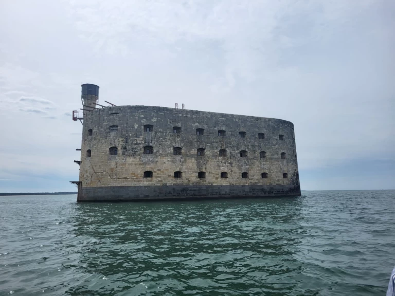 Bombard Explorer 550 in Ronce-les-Bains on SamBoat