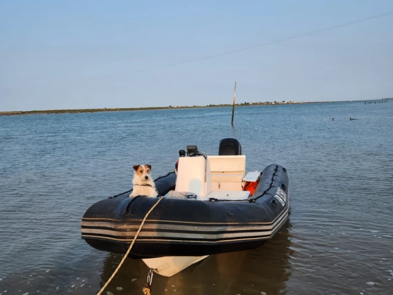 Bombard Explorer 550 in Ronce-les-Bains on SamBoat