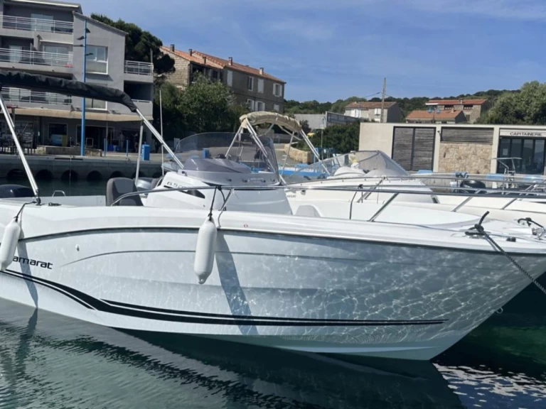 Bareboat Rental Motorboat Bénéteau with a boat licence