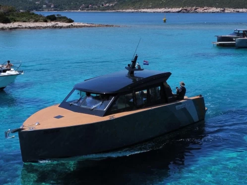 Boat rental Colnago Colnago 35 in Hvar on Samboat