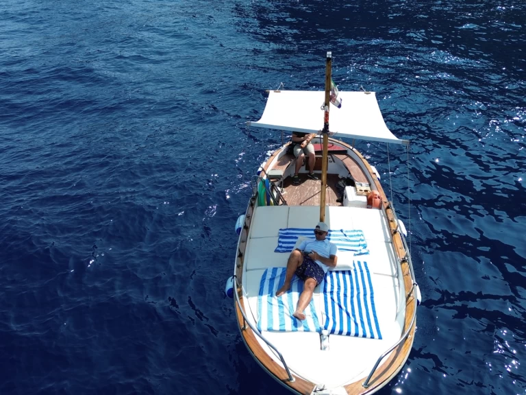 Motorboat rental with or without captain Nautica Esposito Capri