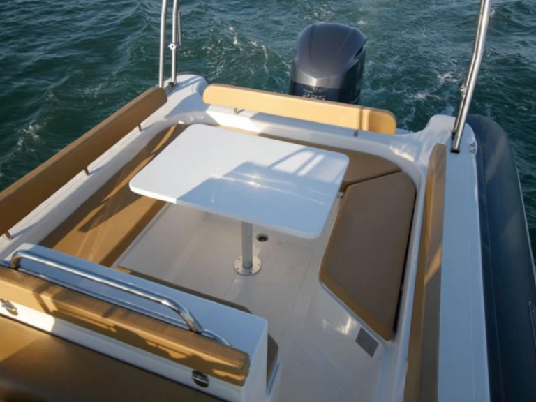 Yacht charter Palamós cheap TARPON 790 LX