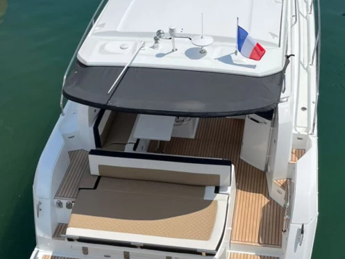 Motorboat rental with or without captain Bénéteau Pinarellu