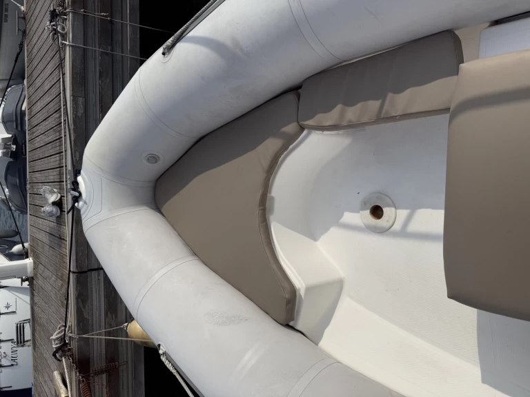 Yacht charter Saint-Raphaël cheap Explorer 620