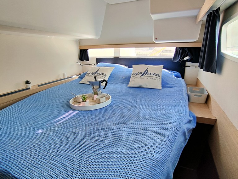 Yacht charter Port Grimaud cheap Lucia 40