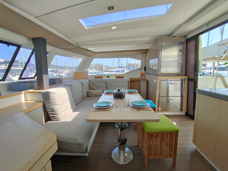 Catamaran rental in Port Grimaud - Fountaine Pajot Lucia 40