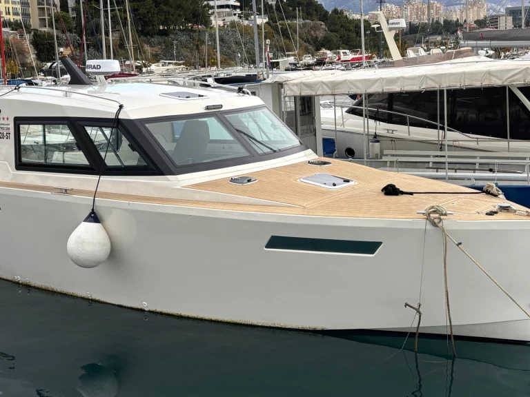 Aliskaf37  Aliskaf37  charter bareboat or captained in  Split