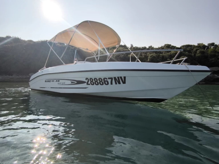 Motorboat for rent Lun at the best price