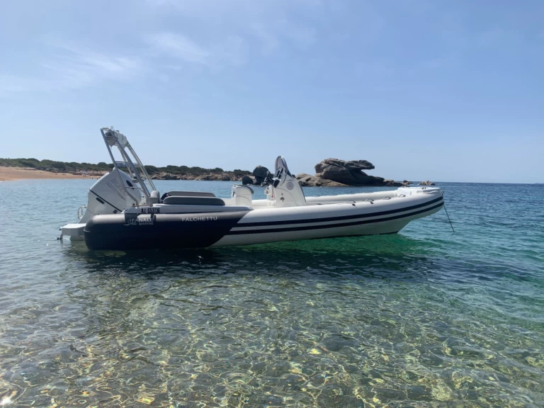 Fanale marine  FANALE 700 FALCHETTU charter bareboat or captained in  Campomoro