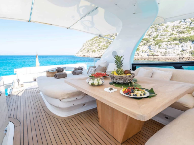 Bareboat Rental Luxury Yacht Maiora with a boat licence