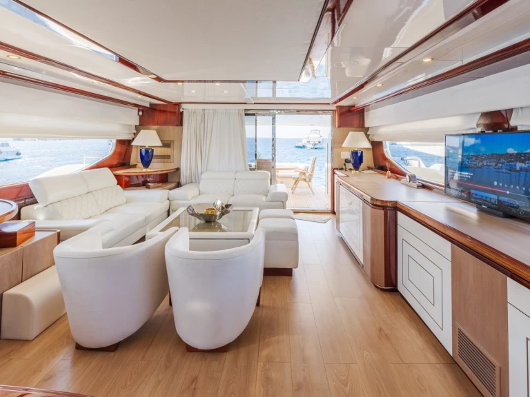 Yacht charter Órmos Bay cheap Posillipo Technema 80