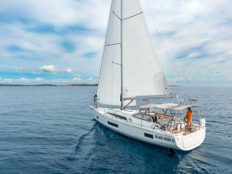 Sailboat for rent Cannigione at the best price