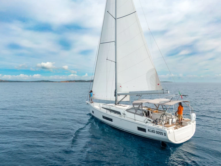 Sailboat for rent Cannigione at the best price