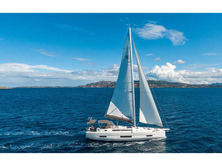 Sailboat rental in Cannigione - Dufour Dufour 470