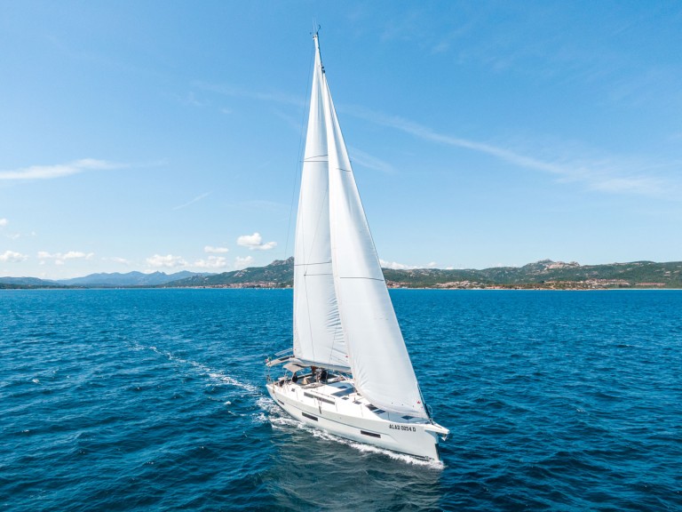 Sailboat for rent Cannigione at the best price