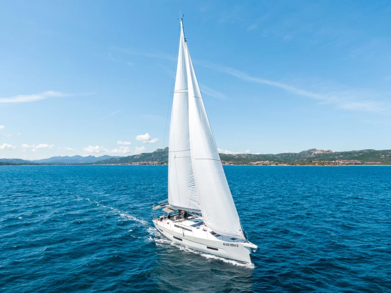 Sailboat for rent Cannigione at the best price