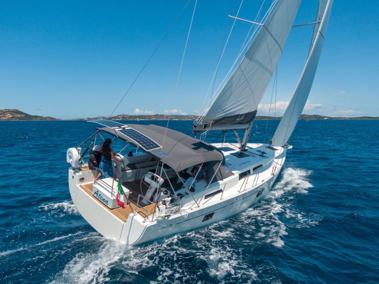 Sailboat for rent Cannigione at the best price