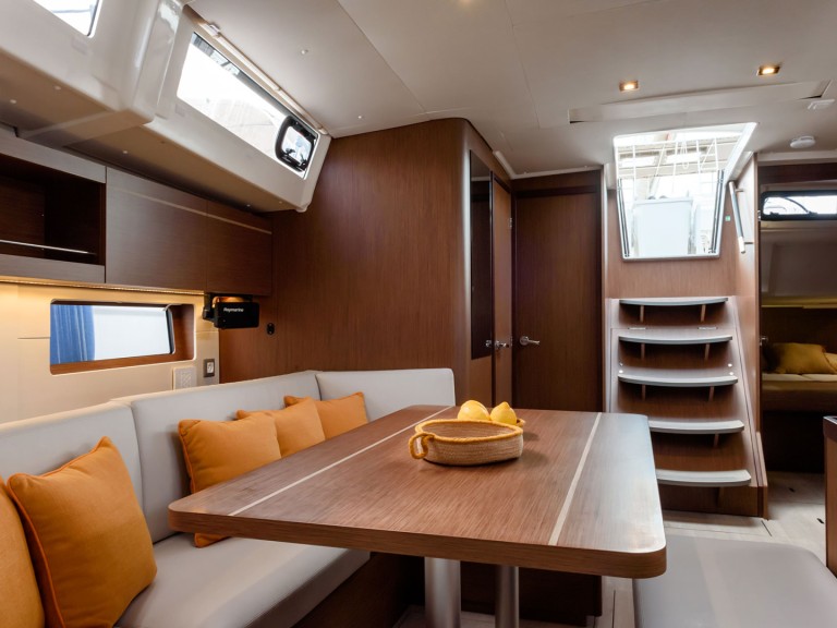 Bénéteau Oceanis 46.1 in Cannigione on SamBoat