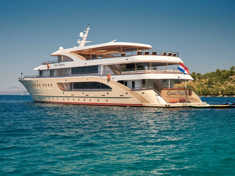 Rent a  Motoryacht Queen Eleganza Split