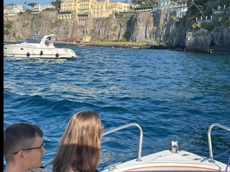Motorboat for rent Sorrento at the best price