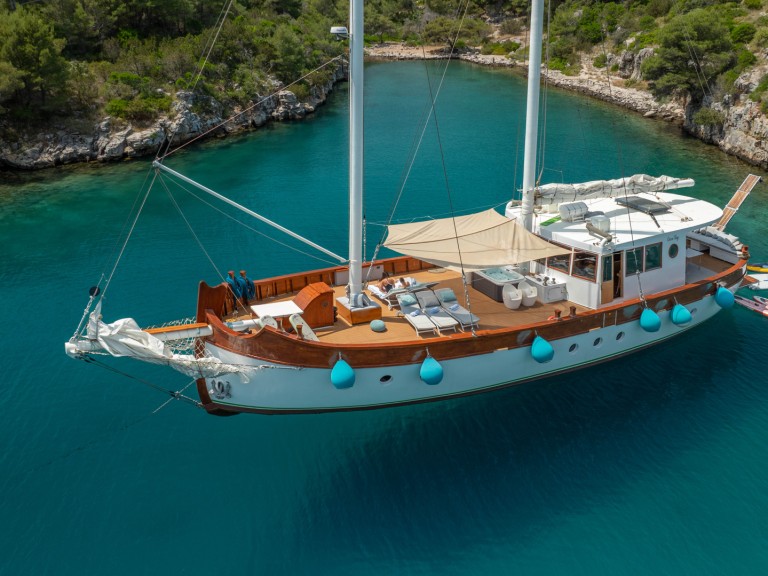 Sailboat rental in Split - Custom Made Green Ray
