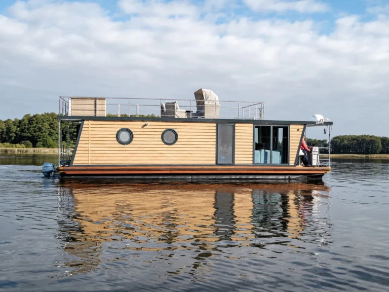 Yacht charter Fürstenberg/Havel cheap Woma D13