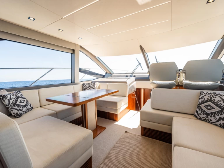 Sunseeker Manhattan 52 in St. Julian's on SamBoat