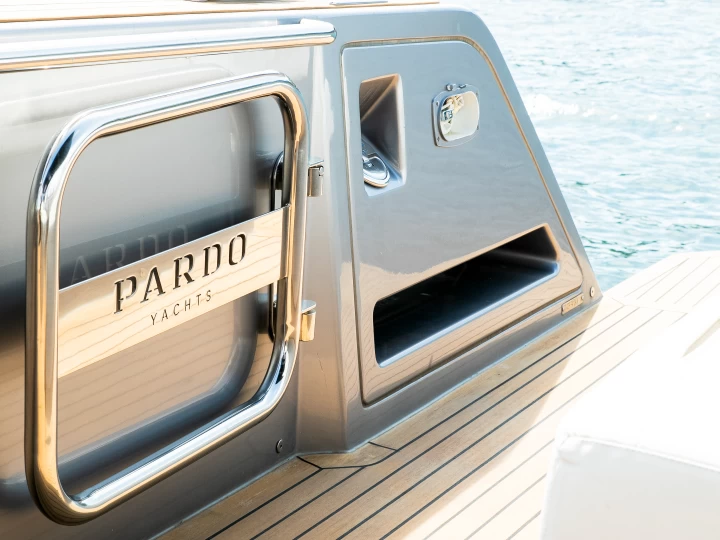 Motorboat rental with or without captain Pardo Yachts Cannes