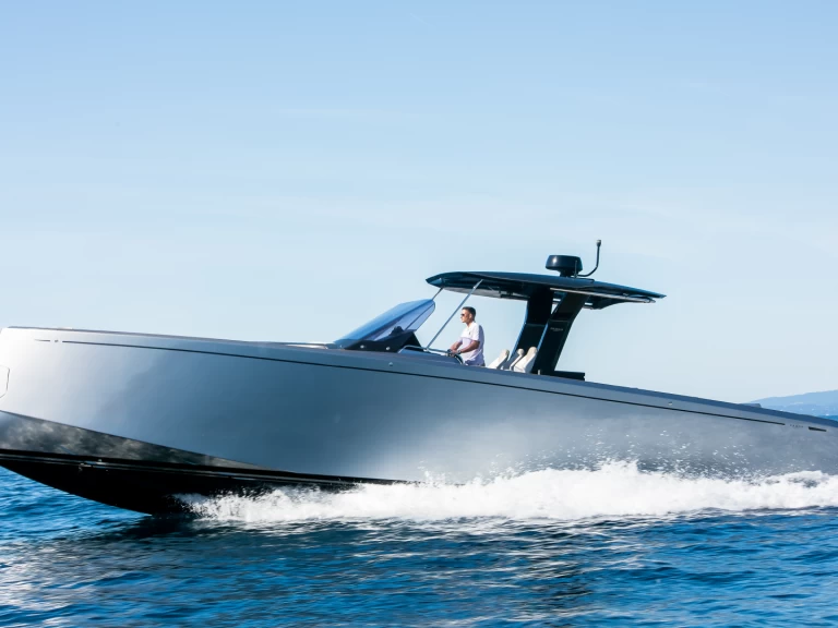 Pardo Yachts Pardo 43 charter bareboat or captained in  Saint-Tropez