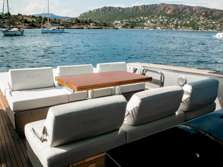 Motorboat rental in Saint-Raphaël - Pardo Yachts Pardo 43