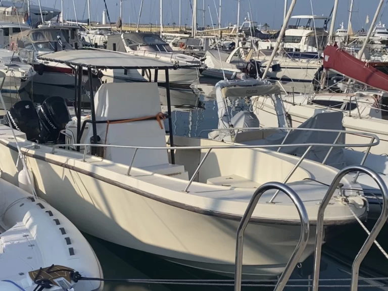 Rent a Mako Marine Mako 261 Imperia