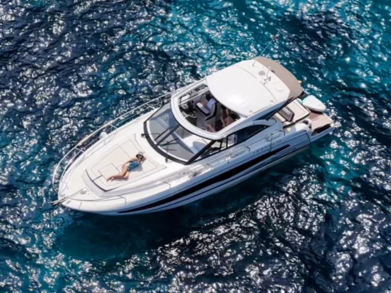 Motorboat rental in Naples - Jeanneau Leader 36