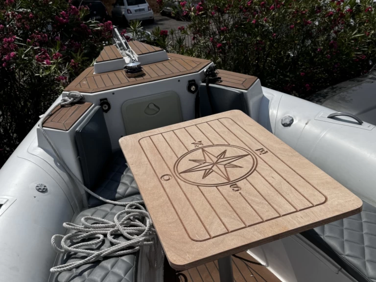 Yacht charter Le Cap d'Agde cheap Navis 33 