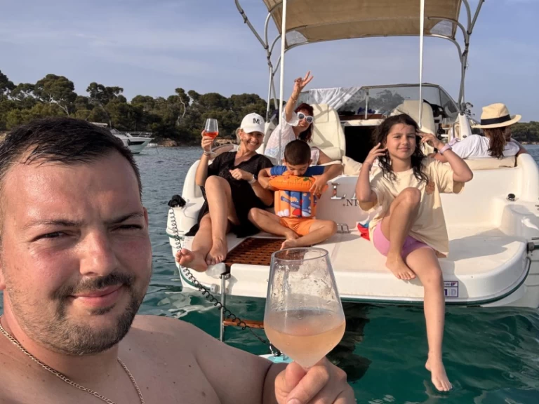 Yacht charter Villeneuve-Loubet cheap Cap Camarat 705