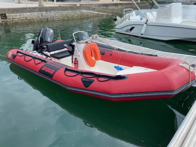 Rent a Zodiac Pro 12 Man Bénodet