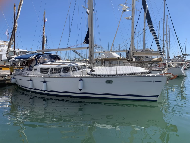 Rent a Jeanneau Sun Odyssey 40 DS Le Cap d'Agde