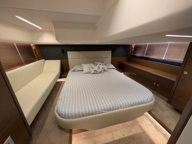 Yacht charter Cádiz cheap R40 Coupe