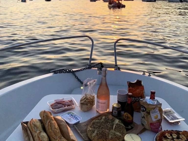 Boat rental Jeanneau Cap Camarat 5.5 CC Serie 2 Style in Palavas-les-Flots on Samboat