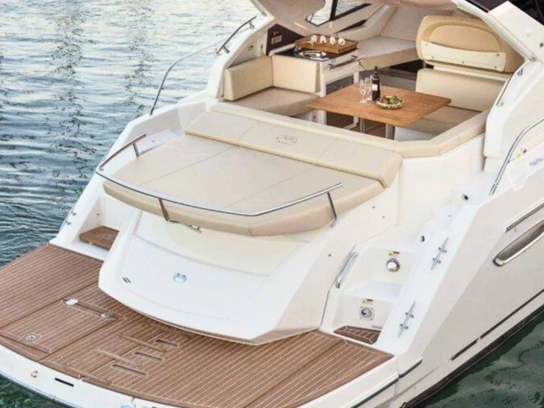 Rent a Cranchi Cranchi M44 HT Porto di Salerno