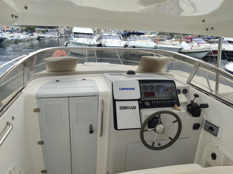 Bareboat Rental Motorboat Izzo with a boat licence