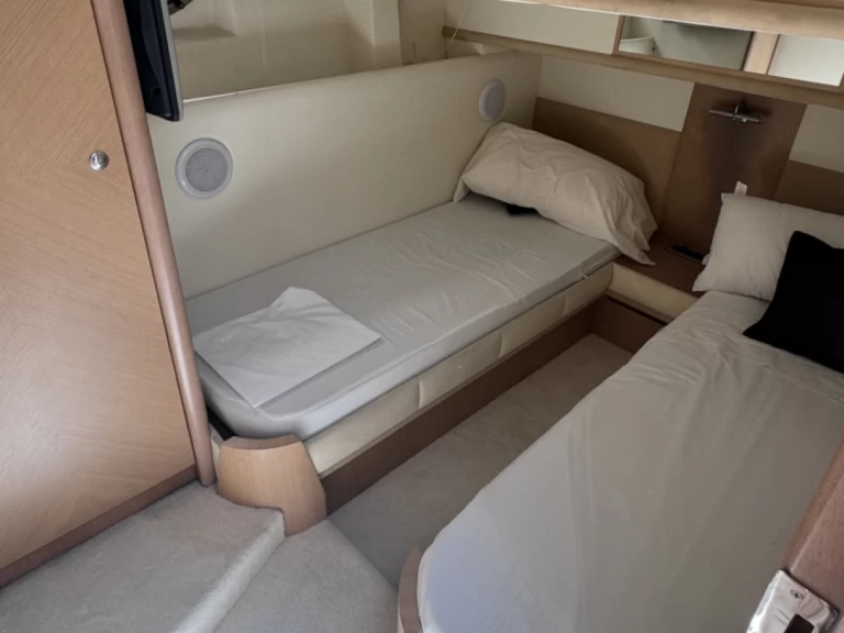 Yacht charter Puerto Banús cheap Astondoa 44 Fly