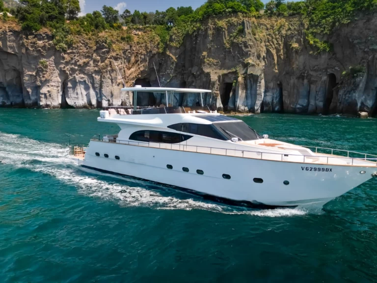 Bareboat Rental Luxury Yacht Benetti with a boat licence