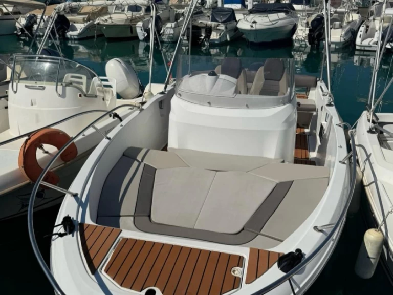 Motorboat rental with or without captain Jeanneau Golfe-Juan