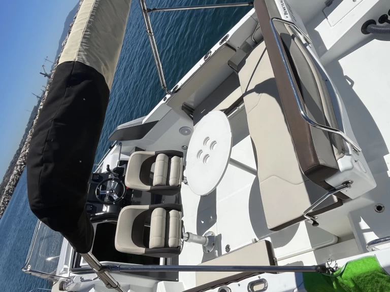 Motorboat rental with or without captain Bénéteau Marseille