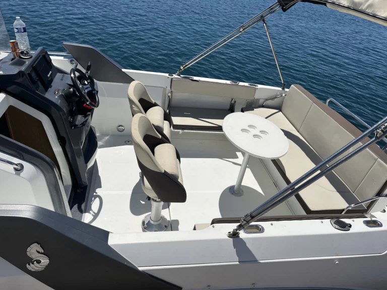 Bareboat Rental Motorboat Bénéteau with a boat licence